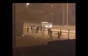 بالفيديو.. سعودي يطلق النار بشكل جنوني في حي سكني
