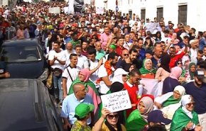 بالفيديو... طلبة الجامعات الجزائريين يتظاهرون للأسبوع الـ35 على التوالي