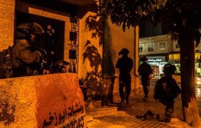 الإحتلال يهدم منزل عائلة الشهيد علي خليفة و يعتقل 7 فلسطينيين