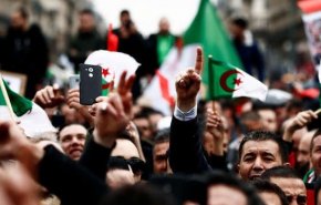 تظاهرات جزائرية تطالب بإحترام حقوق المتقاضين وإطلاق الموقوفين