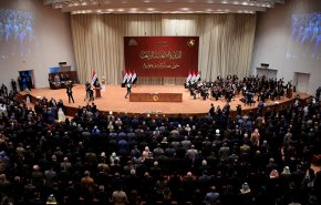 العراق يدرس تعديل الدستور وتقليص أعضاء البرلمان
