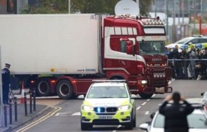 بريطانيا.. الشرطة تعتقل اثنين على صلة بقضية شاحنة الموت