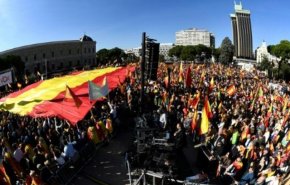 مسيرة بالآلاف في مدريد لمناهضي انفصال كاتالونيا
