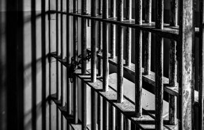 إدارة سجن جو المركزي البحريني تحرم معتقلاً من العلاج