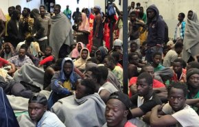 مئات المهاجرين في ليبيا يفرون من الاحتجاز ويقعون فريسة الجوع