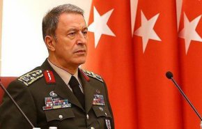وزير دفاع تركيا يتفقد قواته على الحدود مع سوريا