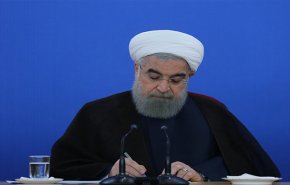 روحاني يعزي برحيل السيدة الثورية المقاومة 'اعظم طالقاني'