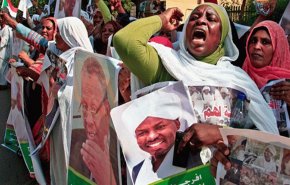 حزب سودانی، امارات و عربستان را به توطئه برای ناکام گذاشتن انقلاب متهم کرد