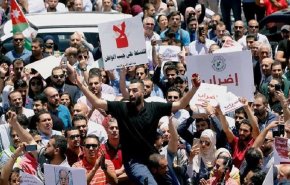 الحكومة الأردنية تواجه تجدید دعوات للاستقالة