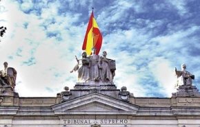 محكمة إسبانية تعيد تفعيل مذكرات اعتقال زعماء انفصاليين كتالونيين