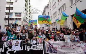 احتجاج عائلات معتقلي 'حراك الريف' بالمغرب اثر عزل أبنائها انفراديا 