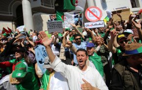 تصاعد التوتر في الجزائر قبل شهر من موعد الانتخابات الرئاسية