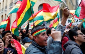 محتجو المعارضة البوليفية يستولون على وسائل إعلام حكومية
