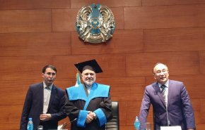 جامعة كازاخية تمنح ظريف درجة 