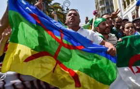 البدء بمحاكمة متظاهرين رفعوا الراية الأمازيغية في الجزائر
