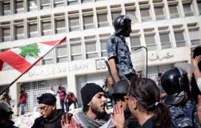 إحتجاجات على طريق قصر بعبدا رفضا لمواقف الرئيس عون+ فيديو
