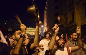 محتجون يتجهون نحو منزل المرشح لرئاسة الحكومة اللبنانية للاعتصام

