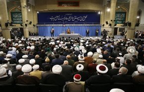 المشاركون بمؤتمر الوحدة يلتقون قائد الثورة الاسلامية