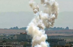 قصف صاروخي يطال مدينة بئر السبع جنوب فلسطين المحتلة