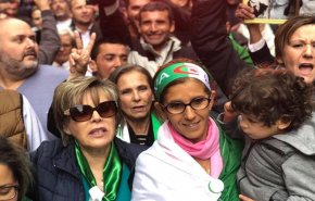 شاهد.. الجزائريون يتظاهرون ضد الانتخابات الرئاسية