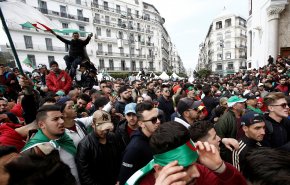 مظاهرات ضد انتخابات الجزائر والجيش يستنفر قواته
