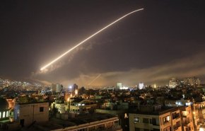 شاهد.. الدفاعات الجوية تتصدی للصواريخ الاسرائيلية