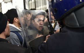 اعتقال عشرات المعارضين للانتخابات الرئاسية في الجزائر