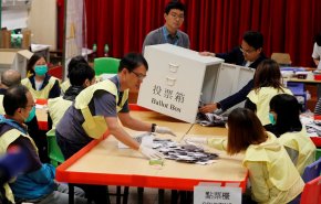 الاستطلاعات ترجح فوز خصوم بكين في انتخابات هونغ كونغ