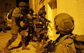 الاحتلال يعتقل 15 فلسطينياً بالضفة
