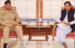 دیوان عالی پاکستان تصمیم نخست وزیر را تعلیق کرد/ مخالفت با ادامه فعالیت فرمانده ارتش 