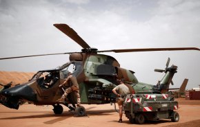 مقتل 13 جنديًا فرنسيًا جراء تحطم مروحية في مالي
