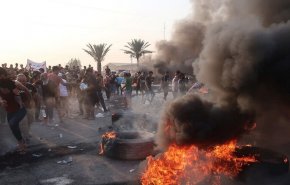 بالفيديو: حرق اطارات جديدة خلال تظاهرات في شوارع النجف!