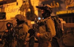 الإحتلال يعتقل 8 فلسطينياً في الضفة الغربية