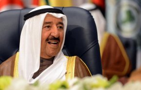 شاهد.. أمير الكويت يظهر في حفل زفاف 