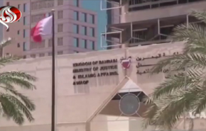 شاهد المحكمة البحرينية تأمر بالسجن المؤبد على 5 مواطنين 
