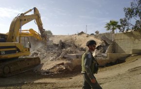 الاحتلال يخلي منزلا لعائلة فلسطينية بالخليل 