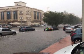 أمطار غزيرة في السعودية تعيق حركة السكان والمركبات
