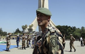 الدفاع الجزائرية: العسكريون يحتفظون بحرية اختيار مرشحهم للرئاسة  