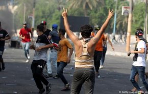 فیلم| تصاویری از حمله افراد ناشناس به تظاهرات‌کنندگان در شهر نجف اشرف