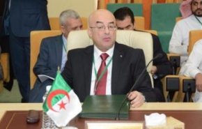 الجزائر..موقف وزير الداخلية ازاء المحتجين يغضب جزائريين