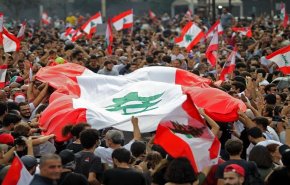 شاهد.. تظاهرات في بيروت ترفض عودة الحريري الى الحكم 