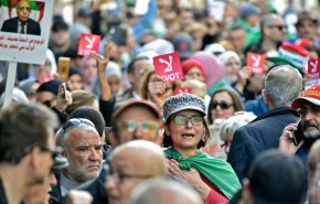​​​​​​​شاهد بالفيديو.. جزائريون يتظاهرون ضد نتائج الانتخابات