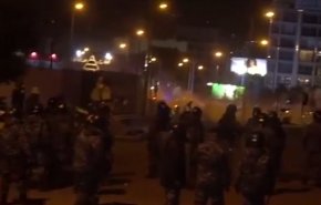 توتر وسط بيروت بعد اعتداء متظاهرين على قوى الأمن
