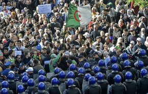 شاهد: الانتخابات الجزائرية؛ عهد جديد بين الرفض والتأييد