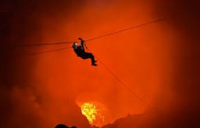 مغامر سعودي يسير فوق بركان في نيكاراغوا ! (صور)