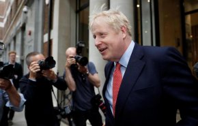 جونسون يوافق على نشر تقرير لتدخلات روسيا