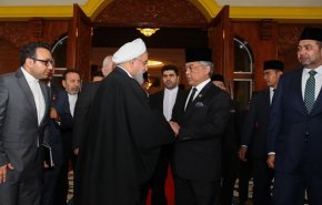 روحاني: لا يمكن حل مشاكل العالم الإسلامي دون تضامن دوله
