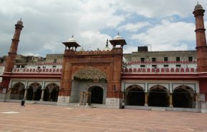 إقامة الصلاة في أكبر مساجد كشمير بعد توقف دام 4 أشهر