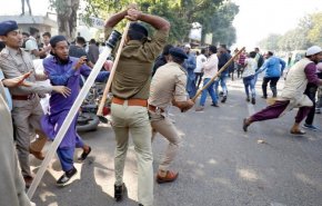 ادامه اعتراضات به قانون جنجالی در هند؛ ۳ نفر کشته شدند