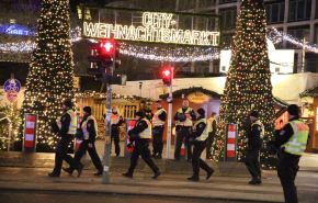 تخلیه بازارچه کریسمس برلین از بیم بمب‌گذاری و بازداشت دو مظنون